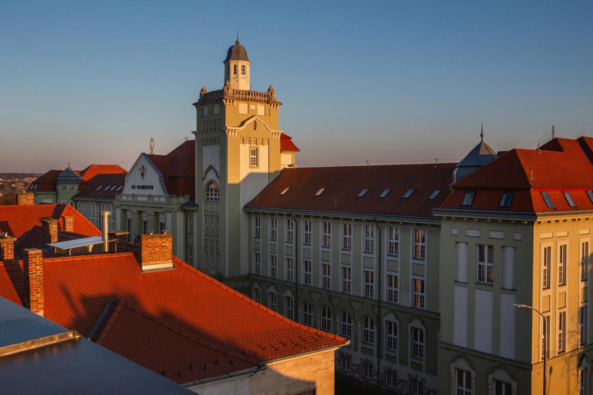 R73 Residences Печ Екстер'єр фото