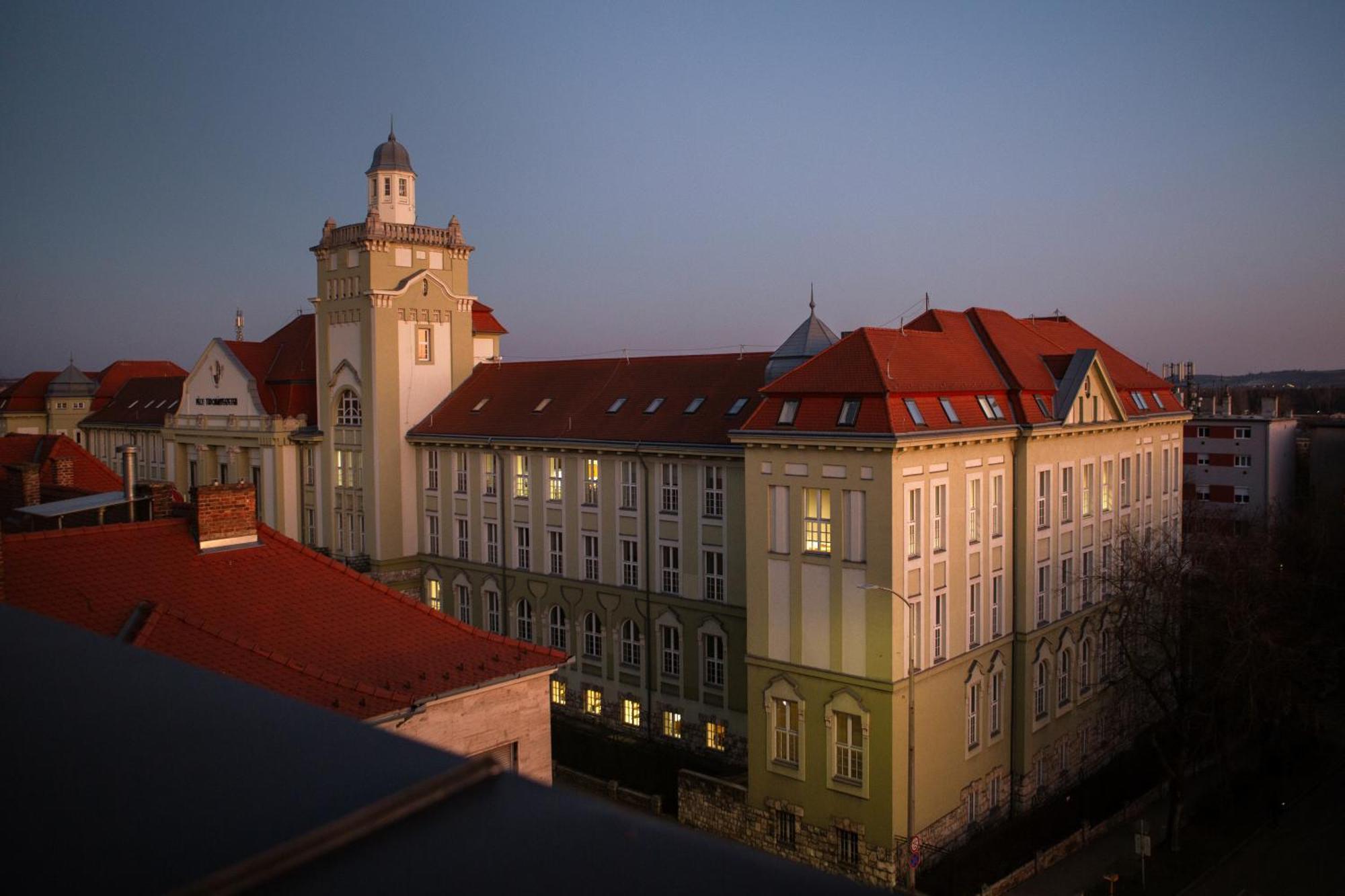 R73 Residences Печ Екстер'єр фото