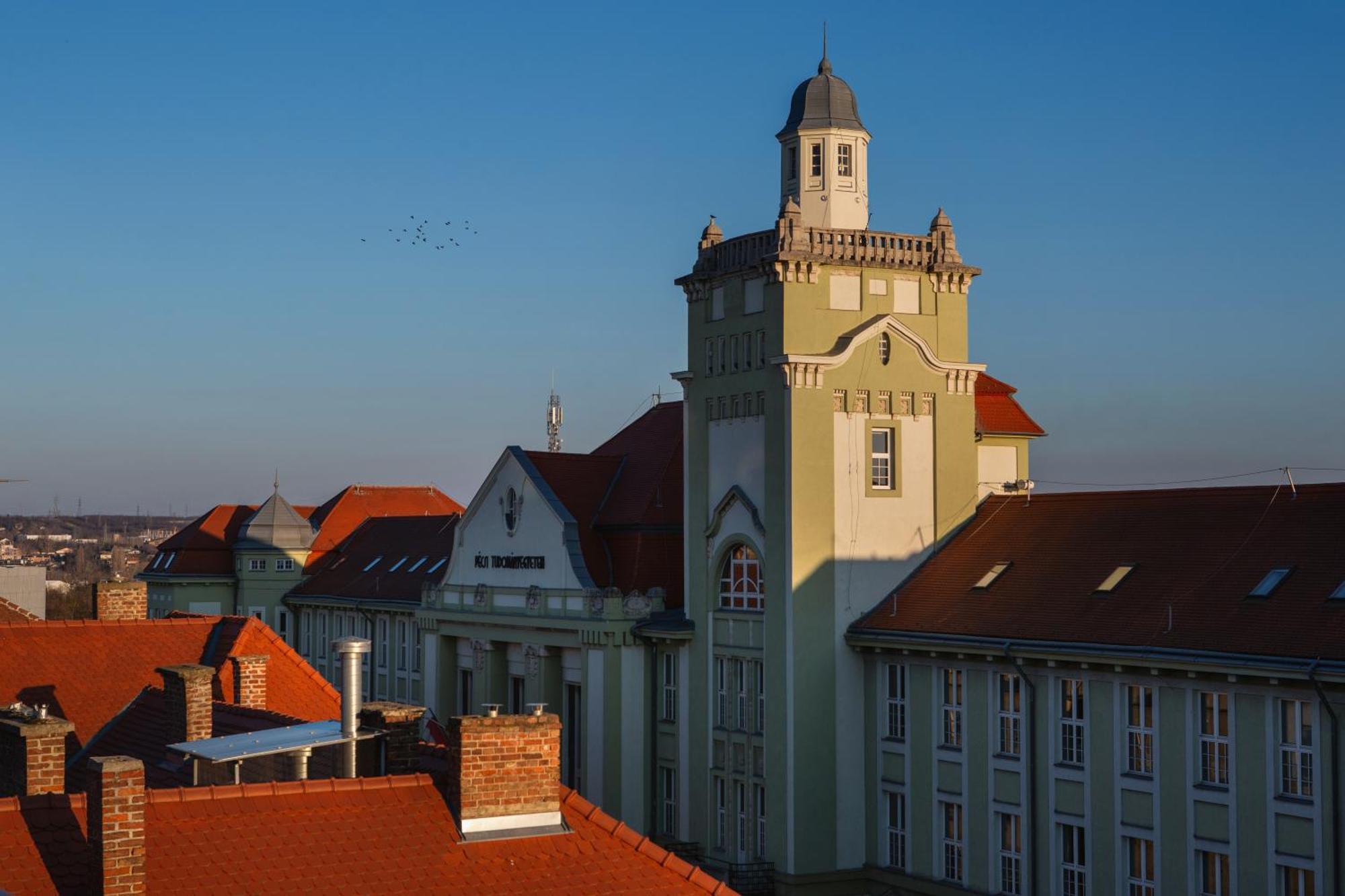 R73 Residences Печ Екстер'єр фото